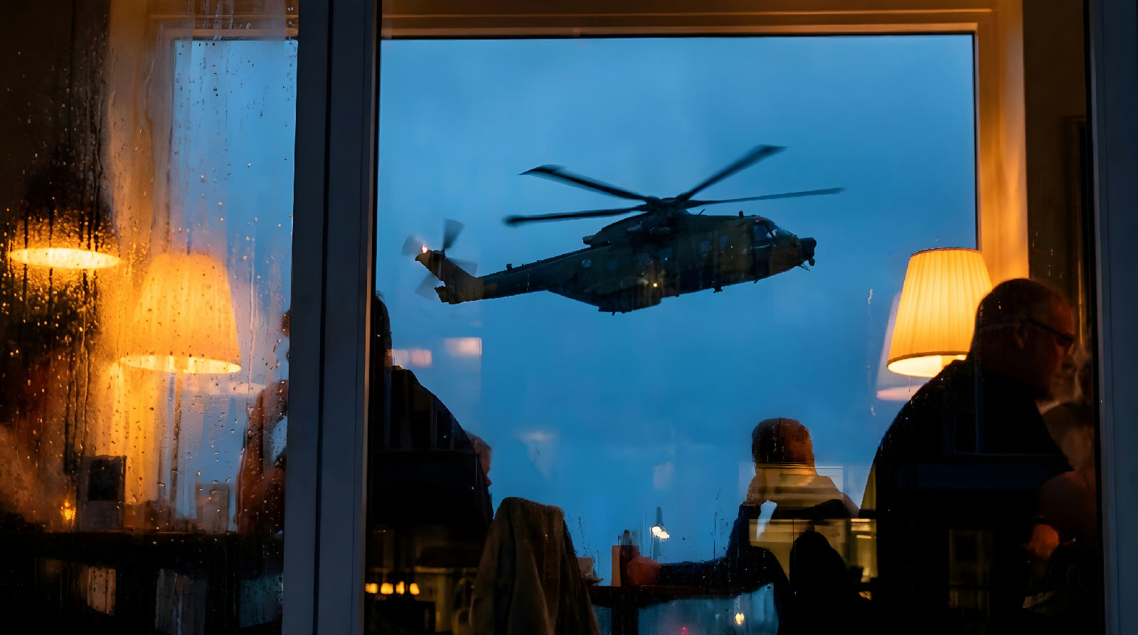 Helikopter sat ind i eftersøgning ved Farøbroen