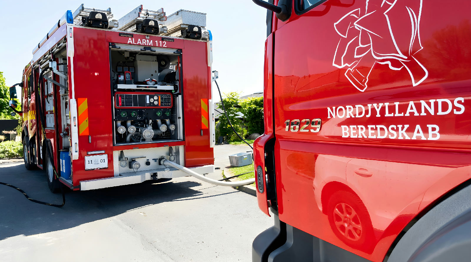 Kraftig brand i villa sender røg over Biersted